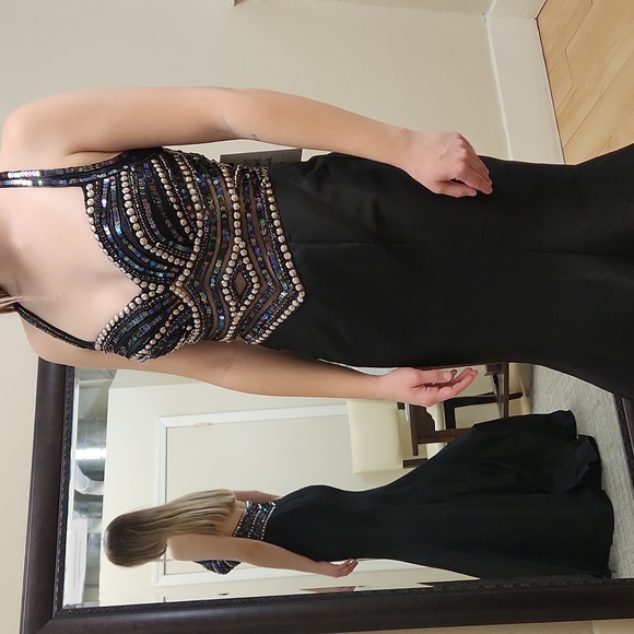 NWT Size 6 Black Mac Duggal Gown - Picture 2 of 13
